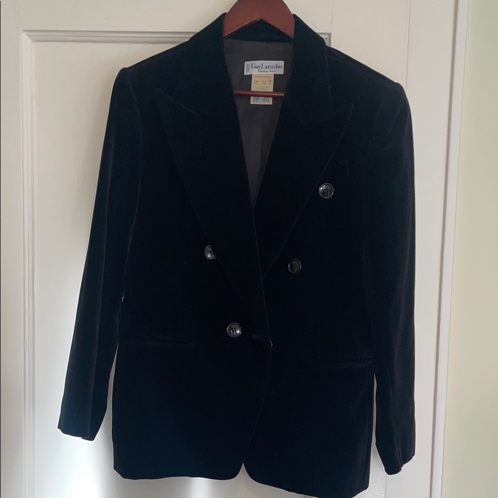 Guy Laroche Elegant Black Velvet Blazer vintage 1970s